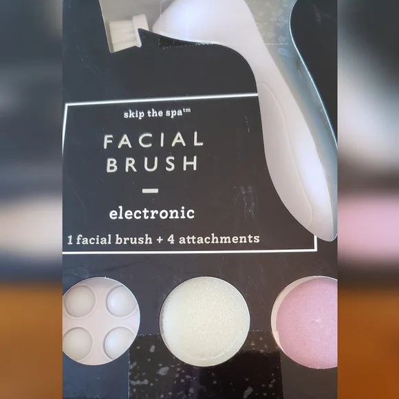 Facial Brush w/attachments, battery operated - NEW - Picture 4 of 4